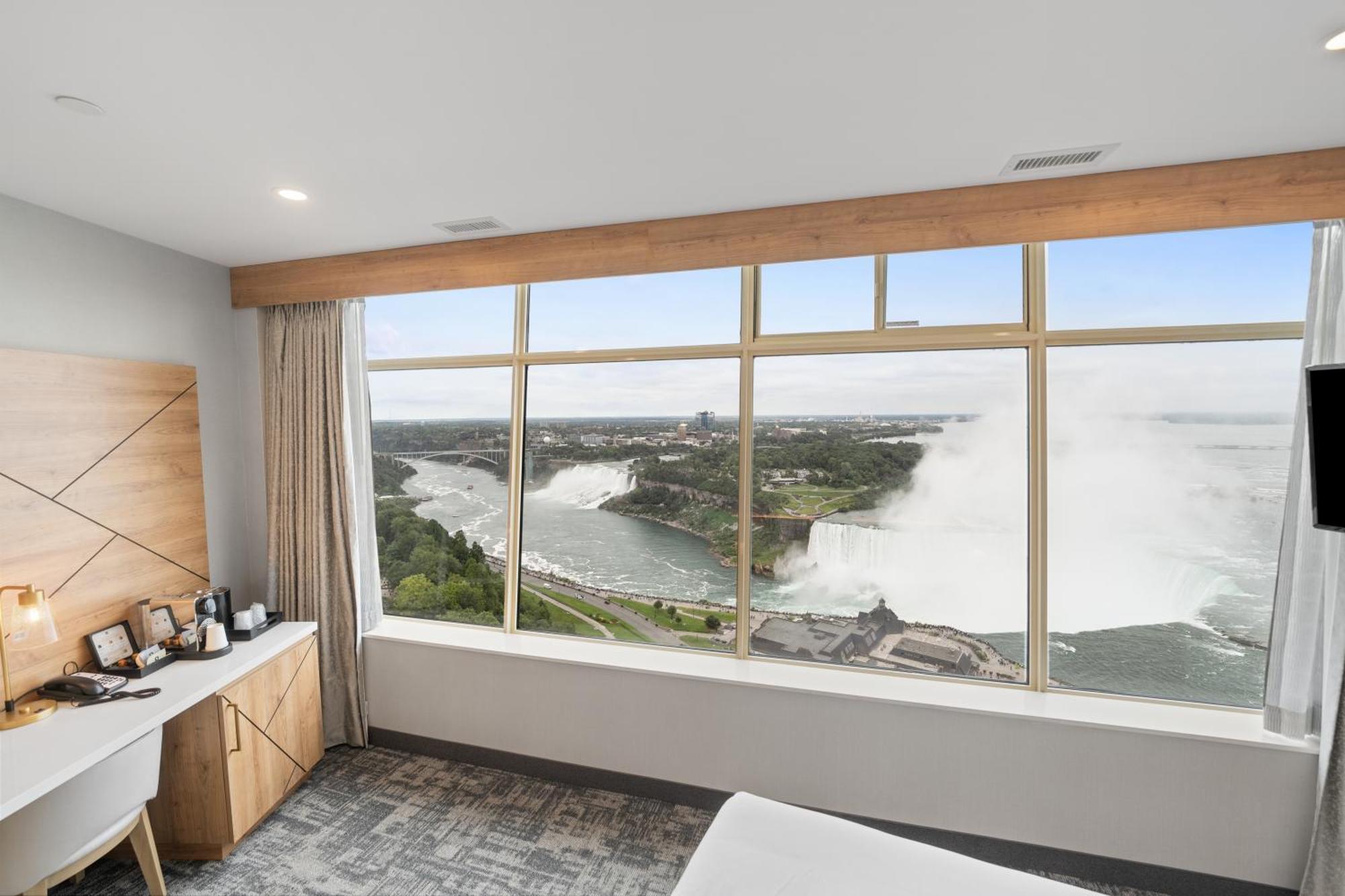 Tower Hotel At Fallsview Niagara Falls Exterior photo